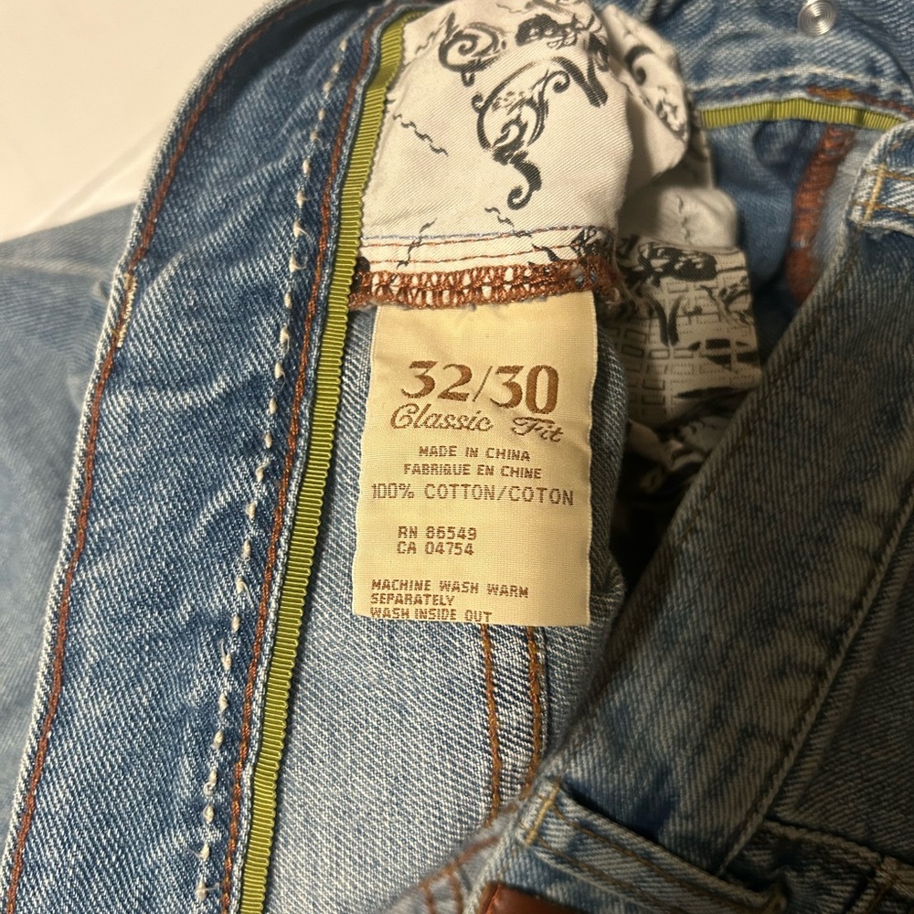 Tommy Bahama Men’s 32X30 Classic Fit Distressed Medium Wash Jeans - Picture 6 of 8